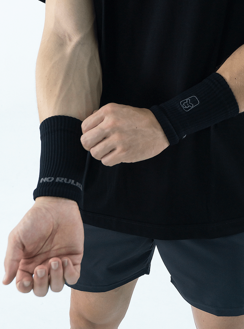 #Ropadeportivamujer #ShortRunning #BikerRunning #Topdeportivo #Accesoriosdeportivos #RopaGimnasio